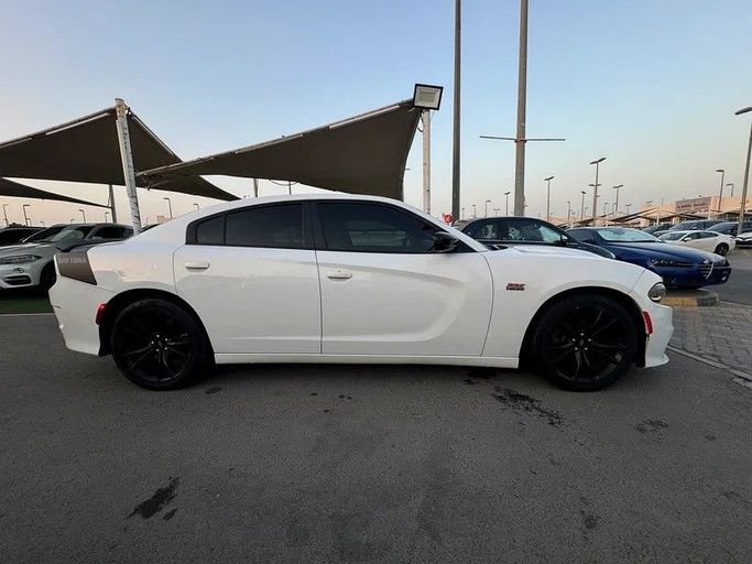 Used Dodge Charger SXT VII (LD) Facelift, 3.6 l, 2018 in Sharjah by Al Fakhamah Used Cars, White color. American Specs | AUTO.AE