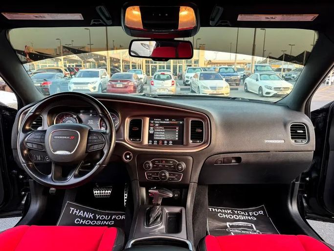 Подержанный Dodge Charger R_T VII (LD) Рестайлинг, 5.7 л, 2020 в Шардже от Taj Al Impratoor Used Cars Черный цвет. Американская | AUTO.AE
