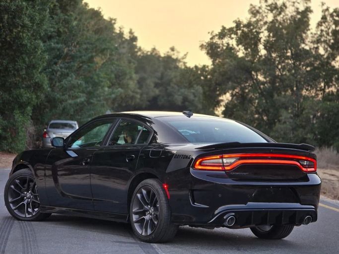 Подержанный Dodge Charger R_T VII (LD) Рестайлинг, 5.7 л, 2023 в Шардже от Al Jana Used Cars Черный цвет. Канадская | AUTO.AE