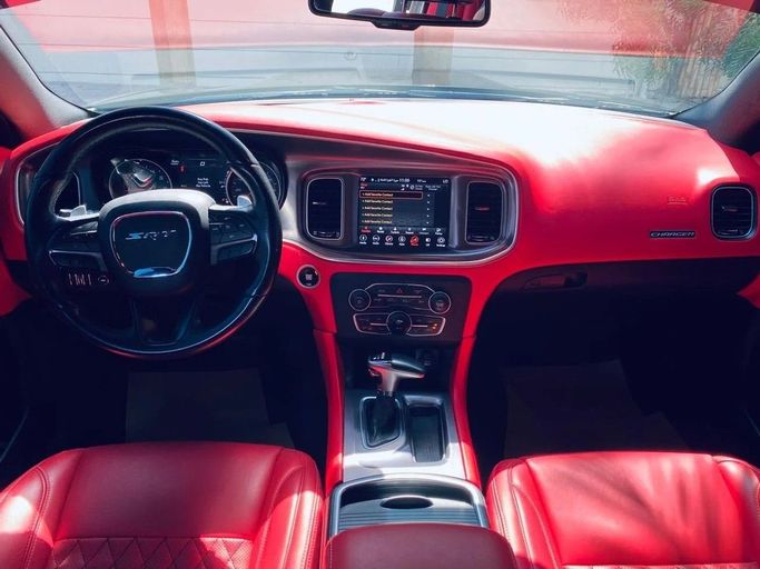 Подержанный Dodge Charger SXT VII (LD) Рестайлинг, 3.6 л, 2019 в Шардже от Noor Al Seyoh Used Cars Черный цвет. Американская | AUTO.AE