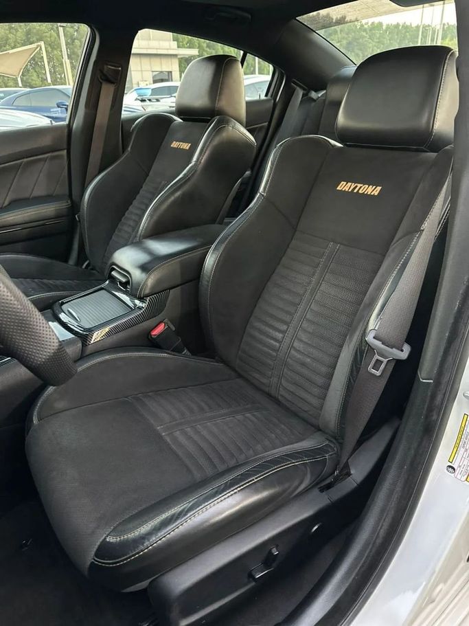 Used Dodge Charger King Daytona VII (LD) Facelift, 6.2 l, 2018 in Sharjah by Noor Al Seyoh Used Cars, White color. GCC Specs | AUTO.AE