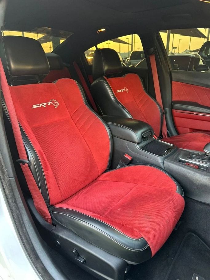 Подержанный Dodge Charger Hellcat VII (LD) Рестайлинг, 6.2 л, 2017 в Шардже от Noor Al Seyoh Used Cars Белый цвет. GCC | AUTO.AE