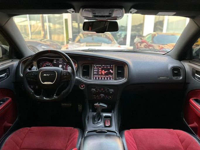 Подержанный Dodge Charger Hellcat VII (LD) Рестайлинг, 6.2 л, 2017 в Шардже от Noor Al Seyoh Used Cars Белый цвет. GCC | AUTO.AE