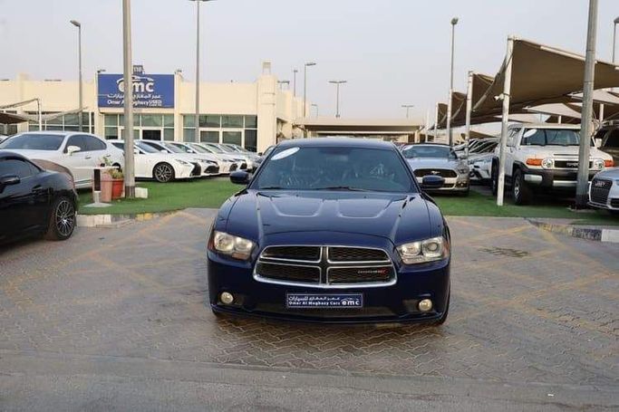 Подержанный Dodge Charger R_T VII (LD), 5.7 л, 2013 в Шардже от OMC Used Cars Синий цвет. Американская | AUTO.AE