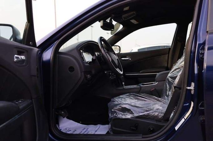 Подержанный Dodge Charger R_T VII (LD), 5.7 л, 2013 в Шардже от OMC Used Cars Синий цвет. Американская | AUTO.AE