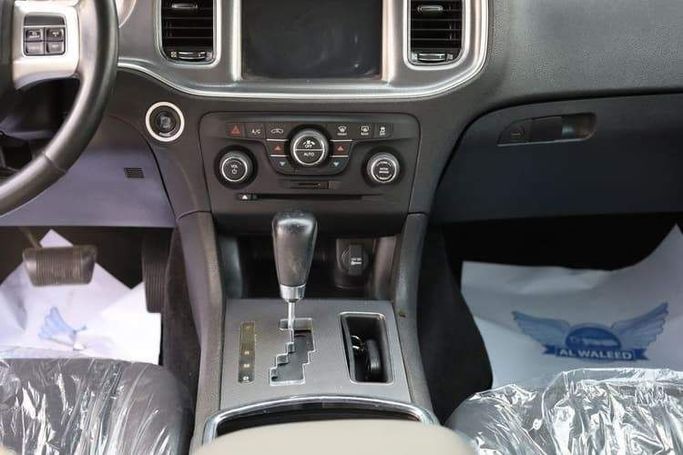 Подержанный Dodge Charger R_T VII (LD), 5.7 л, 2013 в Шардже от OMC Used Cars Синий цвет. Американская | AUTO.AE