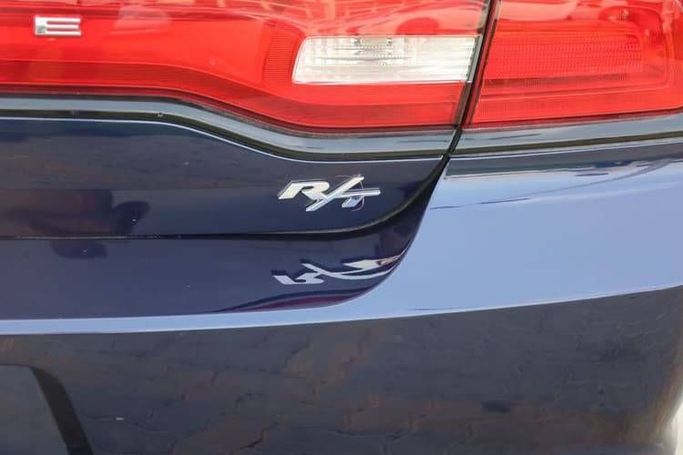 Подержанный Dodge Charger R_T VII (LD), 5.7 л, 2013 в Шардже от OMC Used Cars Синий цвет. Американская | AUTO.AE