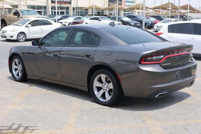 Подержанный Dodge Charger SXT VII (LD) Рестайлинг, 3.6 л, 2015 в Шардже от OMC Used Cars Серый цвет. Канадская | AUTO.AE