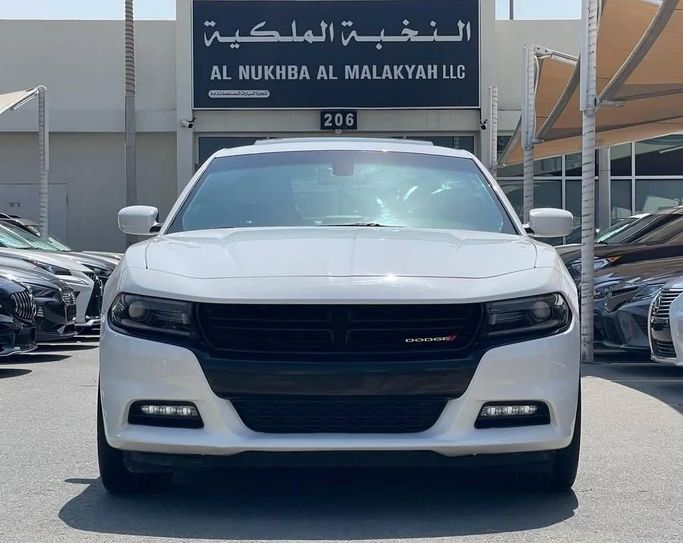 Подержанный Dodge Charger GT VII (LD) Рестайлинг, 3.6 л, 2018 в Шардже от Al Nukhba Al Malakyah Used Cars Белый цвет. Американская | AUTO.AE