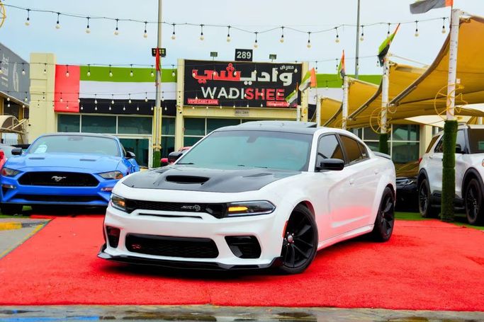 مستعملة Dodge Charger SRT عملية فيس ليفت السابع (LD), 6.4 l, 2021 في في الشارقة من Wadishee Used Cars، اللون أبيض. المواصفات الأمريكية | AUTO.AE | إعلان #254805
