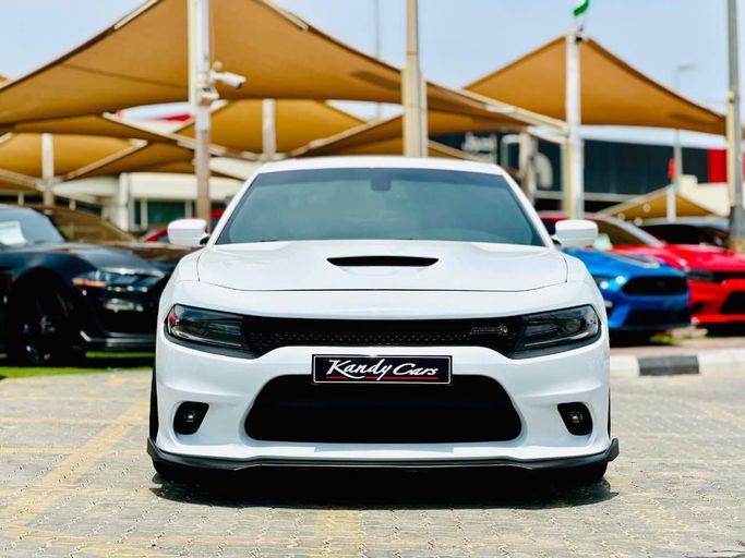 مستعملة Dodge Charger SRT عملية فيس ليفت السابع (LD), 6.4 l, 2021 في في الشارقة من Kandy Cars، اللون أبيض. مواصفات الخليج | AUTO.AE | إعلان #256797