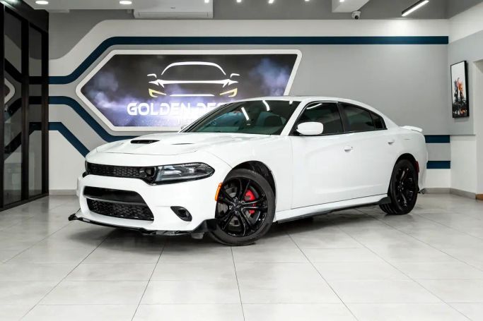Подержанный Dodge Charger GT VII (LD) Рестайлинг, 3.6 л, 2022 в Шардже от Golden Desert Used Car Белый цвет. GCC | AUTO.AE | Объявление #263064