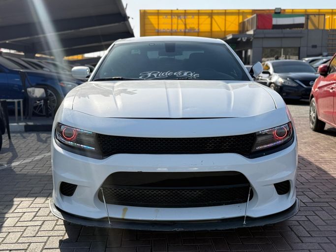 مستعملة Dodge Charger GT عملية فيس ليفت السابع (LD), 3.6 l, 2016 في في الشارقة من FAROUK KHALAF، اللون أبيض. المواصفات الأمريكية | AUTO.AE | إعلان #264561