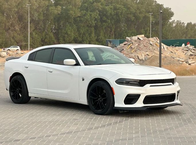 مستعملة Dodge Charger SRT عملية فيس ليفت السابع (LD), 6.4 l, 2016 في في الشارقة من Al Aayan Used Cars، اللون أبيض. مواصفات الخليج | AUTO.AE | إعلان #272888
