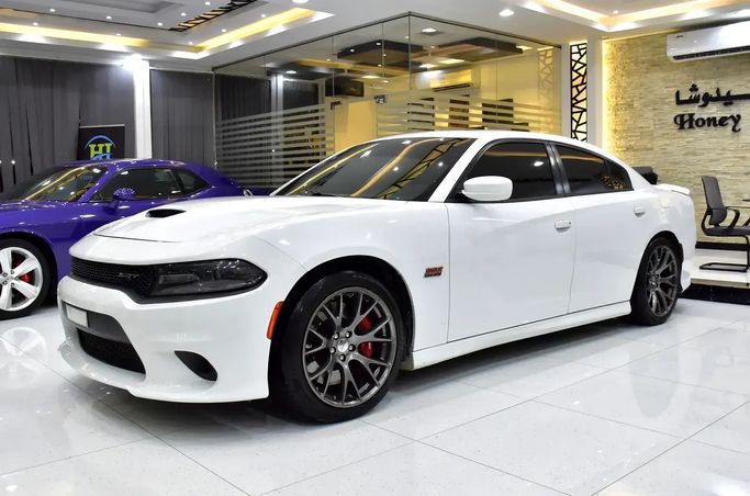 مستعملة Dodge Charger SRT عملية فيس ليفت السابع (LD), 6.4 l, 2015 في في الشارقة من Honey Jidosha Used Cars Tr.، اللون أبيض. مواصفات الخليج | AUTO.AE | إعلان #273168