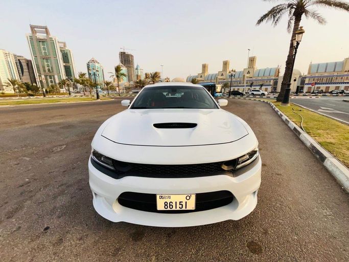 Подержанный Dodge Charger GT VII (LD) Рестайлинг, 3.6 л, 2019 в Шардже Белый цвет. GCC | AUTO.AE | Объявление #273597