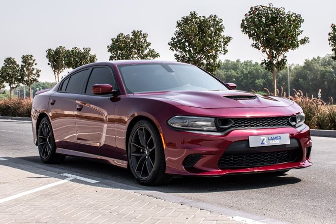 مستعملة ⁦Dodge Charger GT عملية فيس ليفت السابع (LD)، 3.6 l، 2020⁩ في في الإمارات, الشارقة من Lamer Motors، اللون خمري. المواصفات الأمريكية | AUTO.AE | إعلان #288174