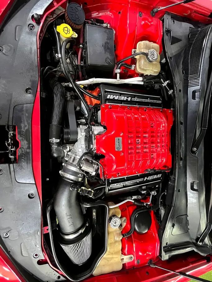 Подержанный Dodge Charger Hellcat VII (LD) Рестайлинг, 6.2 л, 2016 в ОАЭ, Шарджа от Rebou Alfakhama Красный цвет. GCC | AUTO.AE | Объявление #295826 — фото 14 из 16
