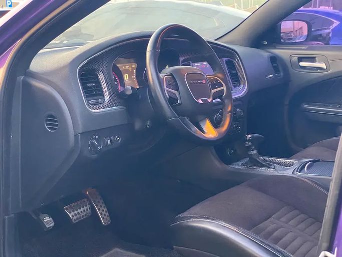 Подержанный Dodge Charger SRT VII (LD) Рестайлинг, 6.4 л, 2019 в ОАЭ, Шарджа от Rebou Alfakhama Пурпурный цвет. Американская | AUTO.AE | Объявление #295843 — фото 11 из 16