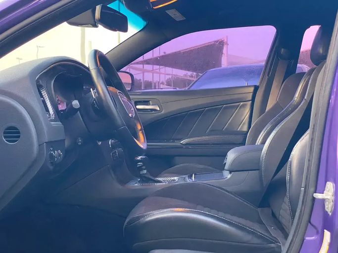 Подержанный Dodge Charger SRT VII (LD) Рестайлинг, 6.4 л, 2019 в ОАЭ, Шарджа от Rebou Alfakhama Пурпурный цвет. Американская | AUTO.AE | Объявление #295843 — фото 10 из 16