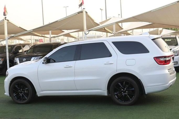 Подержанный Dodge Durango III Рестайлинг, 5.7 л, 2018 в Шардже от Al Bake Used Cars Белый цвет.  | AUTO.AE