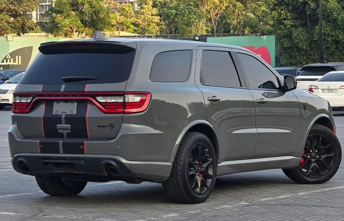 Подержанный Dodge Durango III Рестайлинг 2, 6.2 л, 2021 в Шардже от Al Jana Used Cars Серый цвет. Американская | AUTO.AE