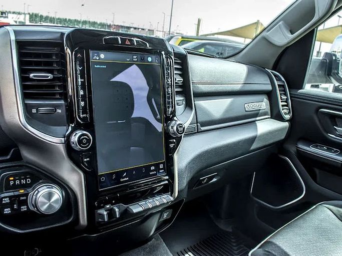 مستعملة Dodge RAM IV (DS/DJ), 5.7 l, 2022 في في الشارقة من Istanbul Elite Used Cars، اللون أسود. المواصفات الكندية | AUTO.AE