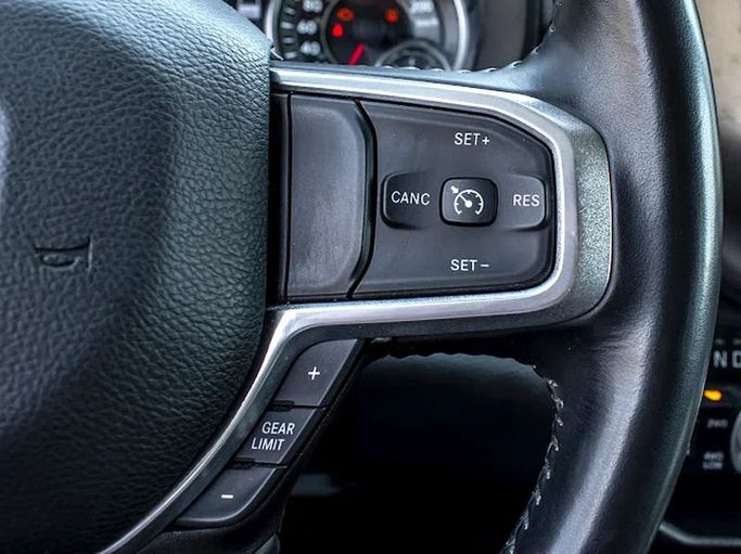 مستعملة Dodge RAM IV (DS/DJ), 5.7 l, 2022 في في الشارقة من Istanbul Elite Used Cars، اللون أسود. المواصفات الكندية | AUTO.AE