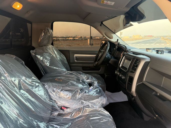 Подержанный Dodge RAM IV (DS/DJ), 5.7 л, 2017 в Шардже Серебристый цвет. GCC | AUTO.AE