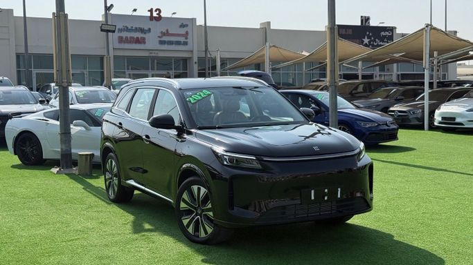 Новый DongFeng Fengon E5 PLUS, 1.5 л, 2025 в Шардже от Badar Used Cars Черный цвет. Китайская | AUTO.AE