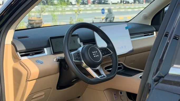 Новый DongFeng Fengon E5 PLUS, 1.5 л, 2024 в Шардже от Badar Used Cars Черный цвет.  | AUTO.AE