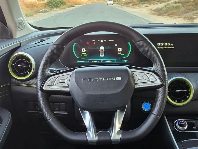 Подержанный DongFeng Forthing T5 I Рестайлинг 2, 1.5 л, 2024 в Шардже от Al Jana Used Cars Черный цвет. GCC | AUTO.AE