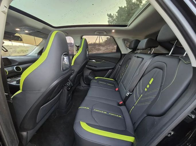 Подержанный DongFeng Forthing T5 I Рестайлинг 2, 1.5 л, 2024 в Шардже от Al Jana Used Cars Черный цвет. GCC | AUTO.AE