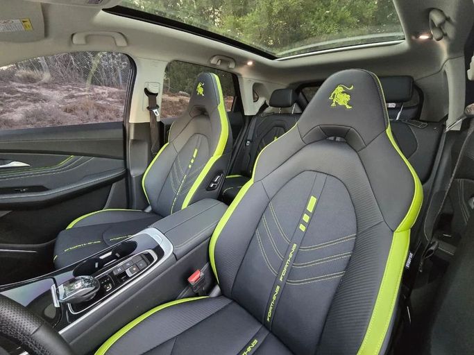 Подержанный DongFeng Forthing T5 I Рестайлинг 2, 1.5 л, 2024 в Шардже от Al Jana Used Cars Черный цвет. GCC | AUTO.AE