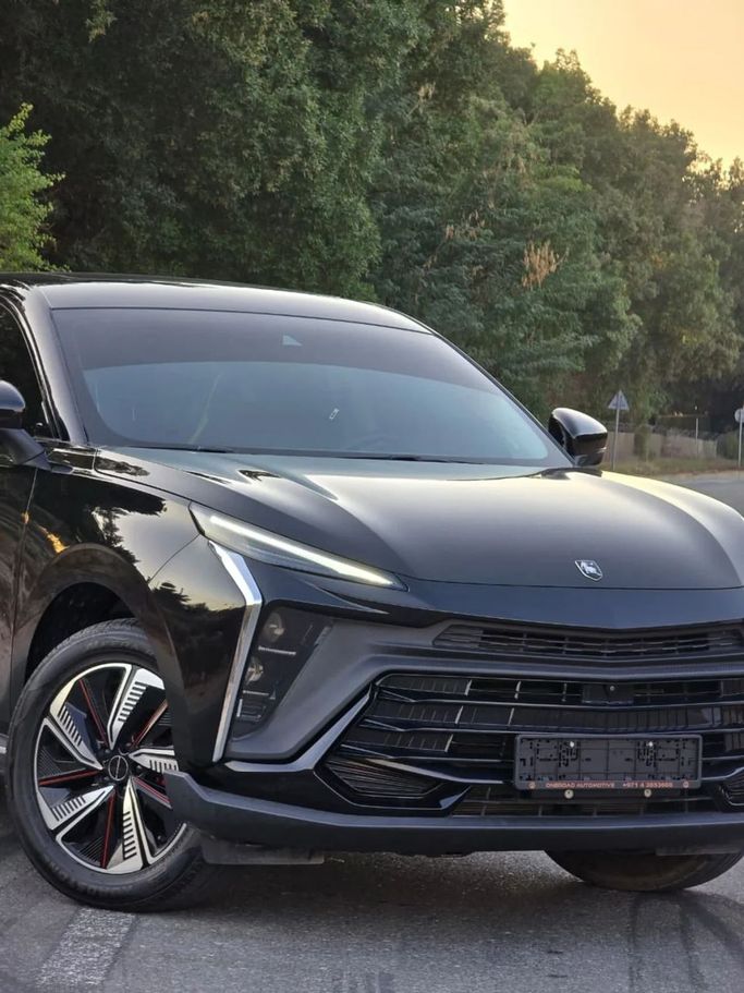 Подержанный DongFeng Forthing T5 I Рестайлинг 2, 1.5 л, 2024 в Шардже от Al Jana Used Cars Черный цвет. GCC | AUTO.AE