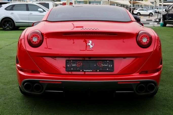 Подержанный Ferrari California I Рестайлинг (T), 3.9 л, 2017 в Шардже от Al Bake Used Cars Красный цвет.  | AUTO.AE