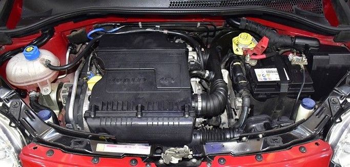 Подержанный Fiat 500 II Рестайлинг, 1.4 л, 2019 в Шардже от Honey Gidosha Used Cars Tr. Красный цвет.  | AUTO.AE