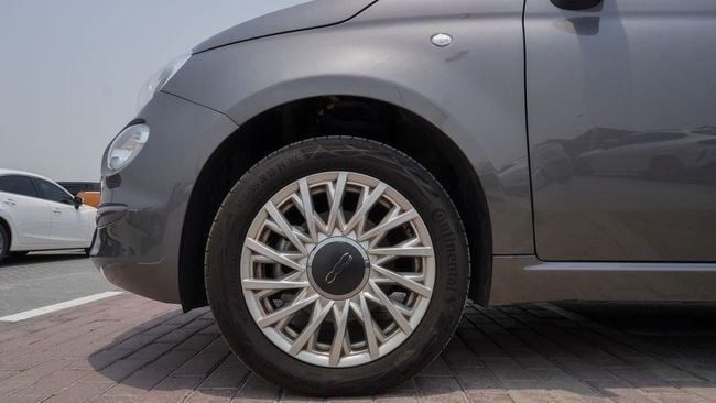 Подержанный Fiat 500 II Рестайлинг, 1.4 л, 2023 в Шардже от Alnujoom Al Malakiah Used Cars Серый цвет. GCC | AUTO.AE