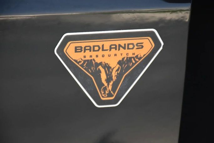 Подержанный Ford Bronco VI, 2.3 л, 2021 в Шардже от Alfaris Used Cars Черный цвет. Other | AUTO.AE
