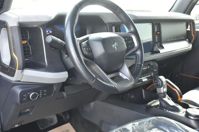 Подержанный Ford Bronco VI, 2.3 л, 2021 в Шардже от Alfaris Used Cars Черный цвет. Other | AUTO.AE