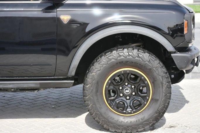 Подержанный Ford Bronco VI, 2.3 л, 2021 в Шардже от Alfaris Used Cars Черный цвет. Other | AUTO.AE