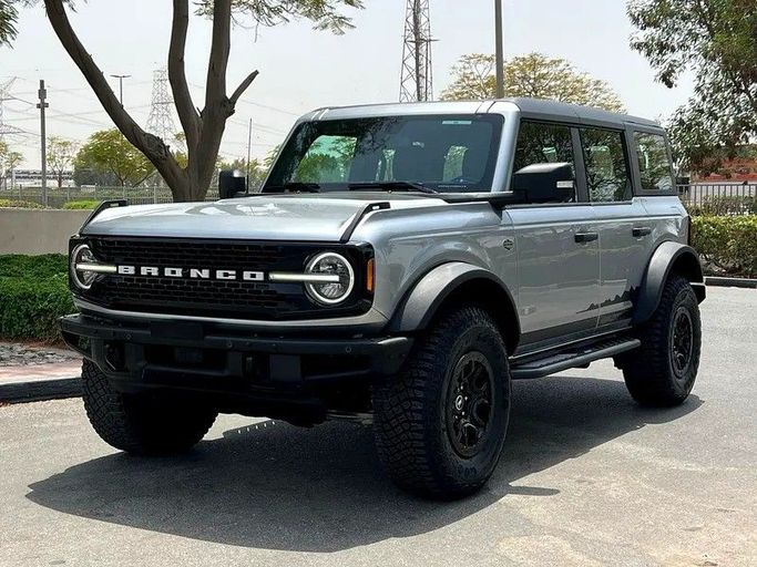 Подержанный Ford Bronco VI, 2.7 л, 2023 в Шардже от First Choice Cars Серебристый цвет. GCC | AUTO.AE