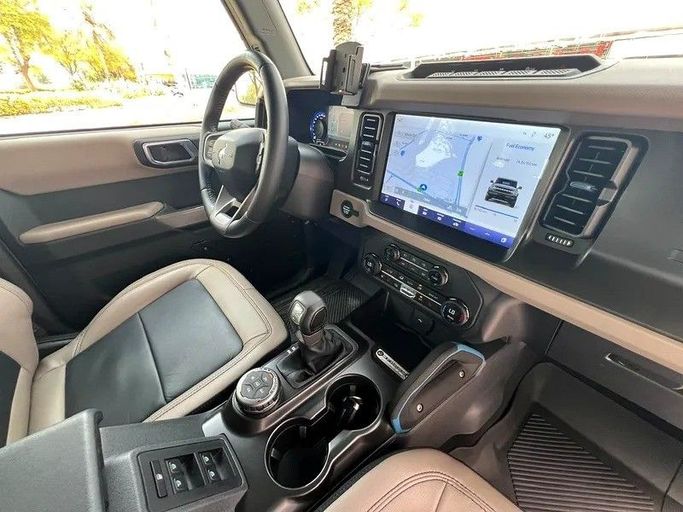 Подержанный Ford Bronco VI, 2.7 л, 2023 в Шардже от First Choice Cars Серебристый цвет. GCC | AUTO.AE