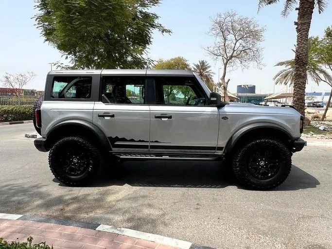 Подержанный Ford Bronco VI, 2.7 л, 2023 в Шардже от First Choice Cars Серебристый цвет. GCC | AUTO.AE