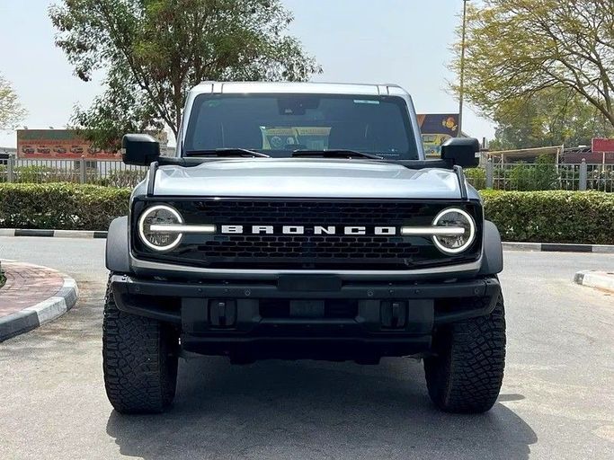 Подержанный Ford Bronco VI, 2.7 л, 2023 в Шардже от First Choice Cars Серебристый цвет. GCC | AUTO.AE
