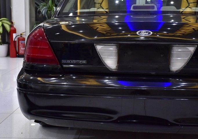 Подержанный Ford Crown Victoria II, 4.6 л, 2011 в Шардже от Honey Gidosha Used Cars Tr. Черный цвет.  | AUTO.AE