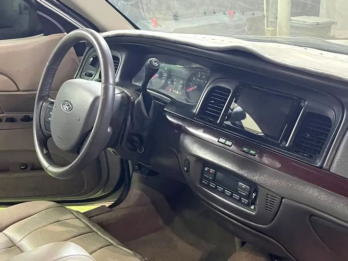 مستعملة Ford Crown Victoria ثانياً، 4.6 لتر، 2011 في الإمارات، الشارقة من Rebou Alfakhama، اللون فضي. المواصفات الأمريكية | AUTO.AE | إعلان #295847 — صورة 12 من 13