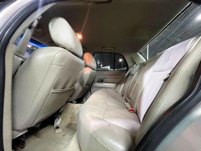 مستعملة Ford Crown Victoria ثانياً، 4.6 لتر، 2011 في الإمارات، الشارقة من Rebou Alfakhama، اللون فضي. المواصفات الأمريكية | AUTO.AE | إعلان #295847 — صورة 10 من 13