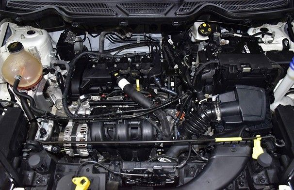 Подержанный Ford EcoSport II Рестайлинг, 1.5 л, 2021 в Шардже от Honey Gidosha Used Cars Tr. Белый цвет.  | AUTO.AE