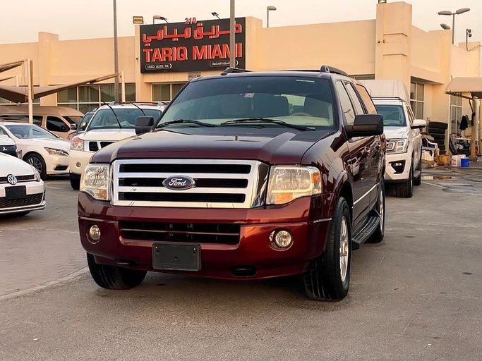 Подержанный Ford Expedition III, 5.4 л, 2013 в Шардже от Al Saqr Al Mutaliq Бордовый цвет. GCC | AUTO.AE